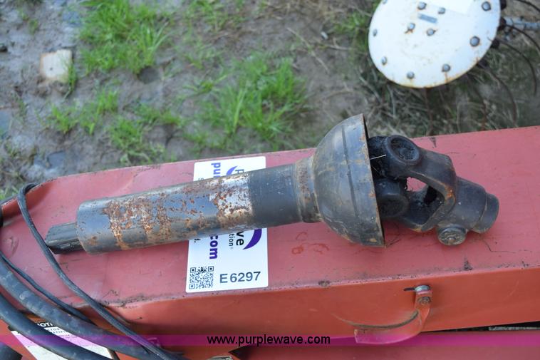 image for item E6297 1983 Hesston 5580 round baler