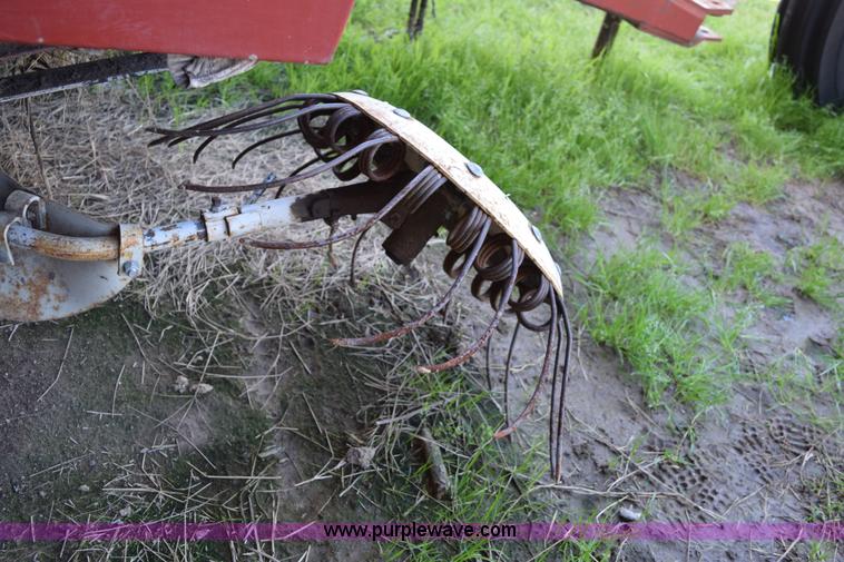 image for item E6297 1983 Hesston 5580 round baler