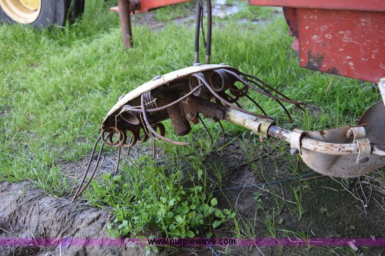 image for item E6297 1983 Hesston 5580 round baler