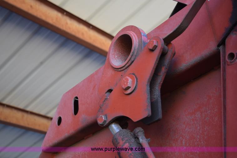 image for item E6297 1983 Hesston 5580 round baler