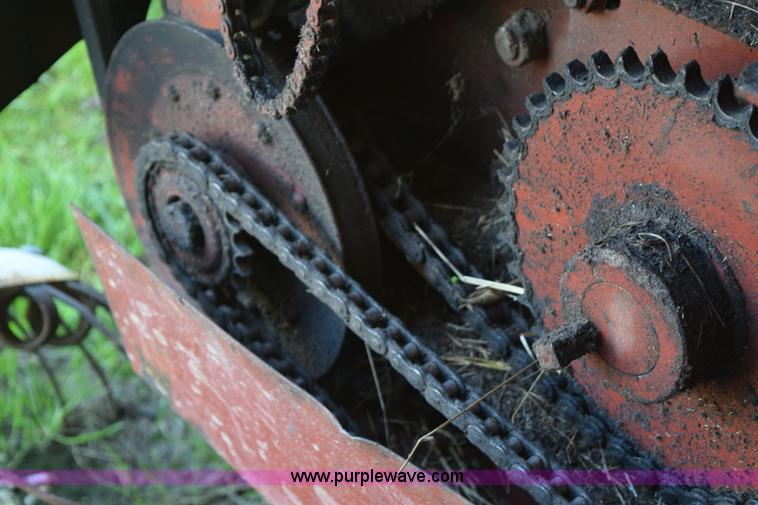 image for item E6297 1983 Hesston 5580 round baler