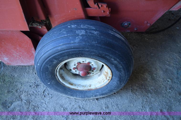 image for item E6297 1983 Hesston 5580 round baler