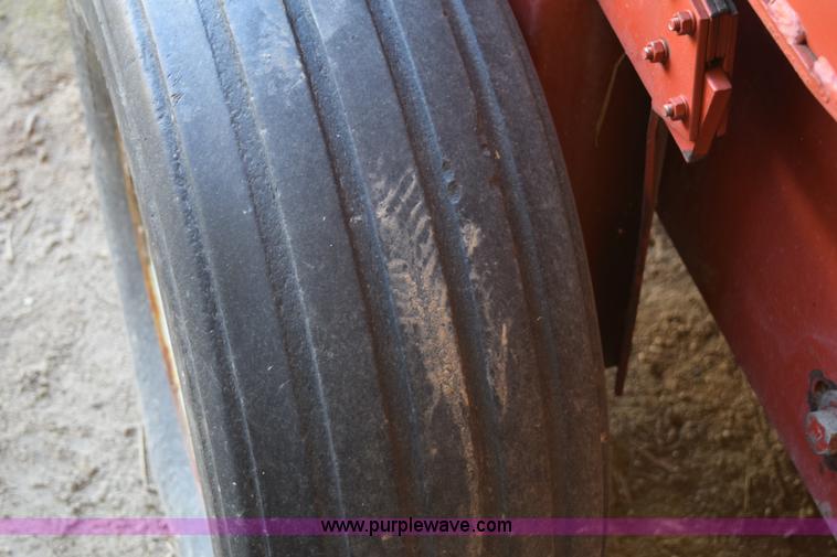 image for item E6297 1983 Hesston 5580 round baler