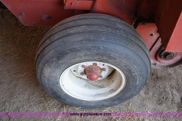 image for item E6297 1983 Hesston 5580 round baler