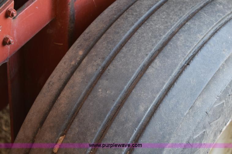 image for item E6297 1983 Hesston 5580 round baler