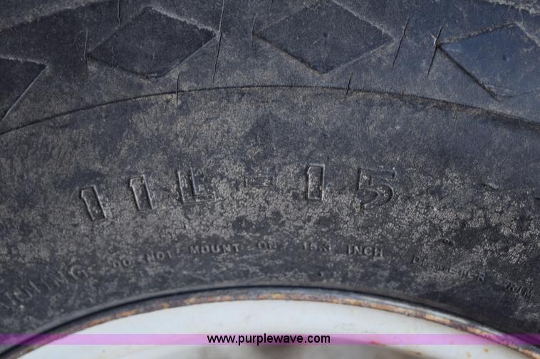 image for item E6297 1983 Hesston 5580 round baler