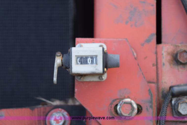 image for item E6297 1983 Hesston 5580 round baler