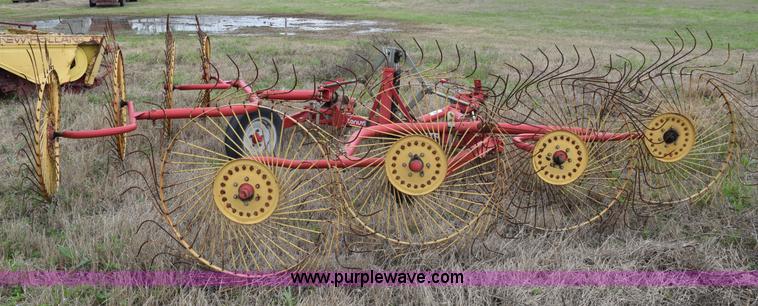 image for item E6301 Tonutti RCS8 hay rake