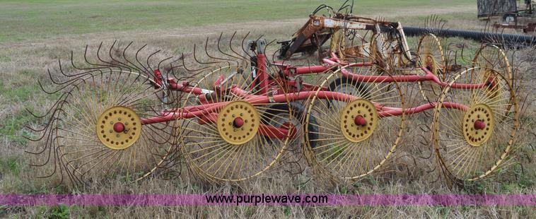 image for item E6301 Tonutti RCS8 hay rake
