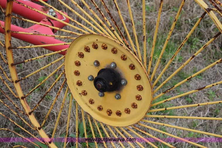 image for item E6301 Tonutti RCS8 hay rake