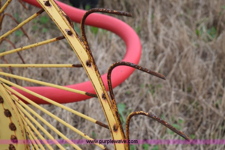 image for item E6301 Tonutti RCS8 hay rake