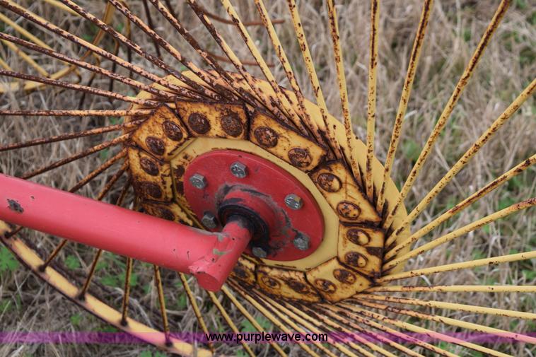 image for item E6301 Tonutti RCS8 hay rake