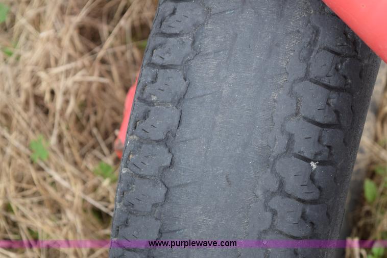 image for item E6301 Tonutti RCS8 hay rake