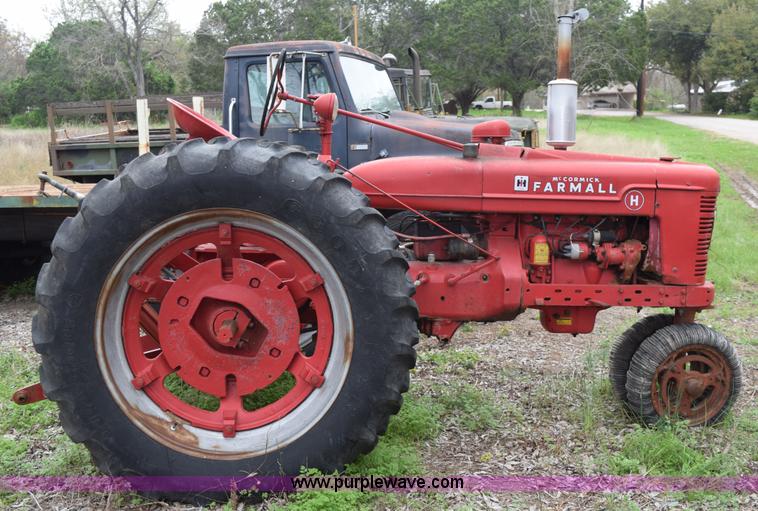 image for item E6304 1951 International Farmall H tractor