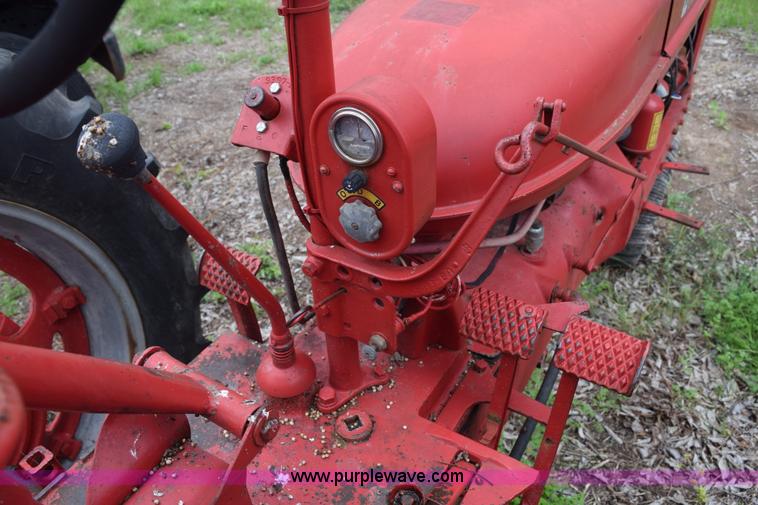 image for item E6304 1951 International Farmall H tractor