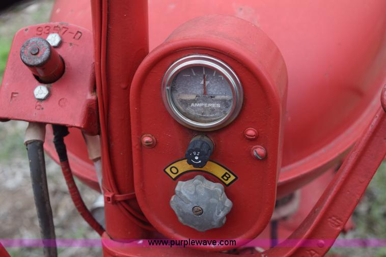 image for item E6304 1951 International Farmall H tractor