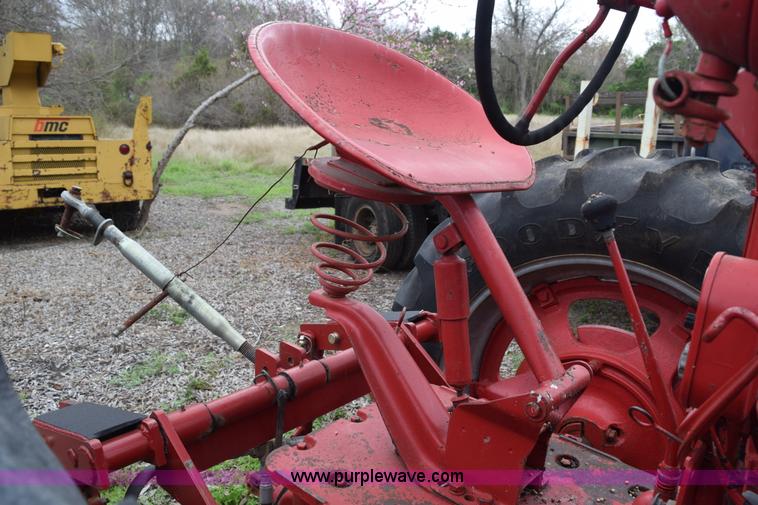 image for item E6304 1951 International Farmall H tractor