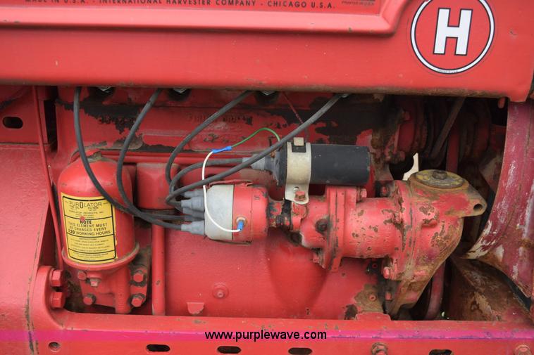 image for item E6304 1951 International Farmall H tractor