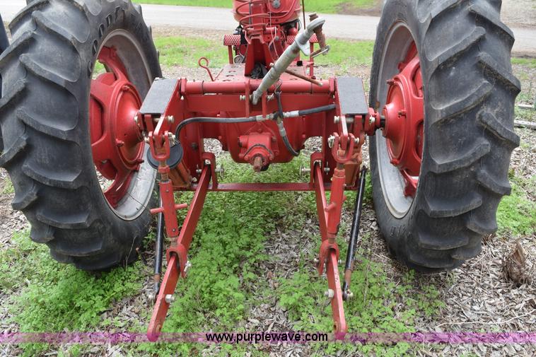 image for item E6304 1951 International Farmall H tractor
