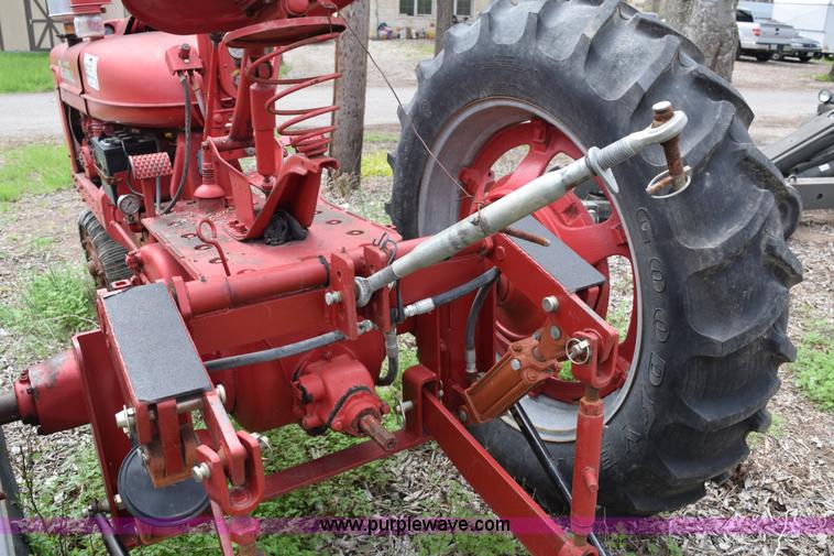 image for item E6304 1951 International Farmall H tractor