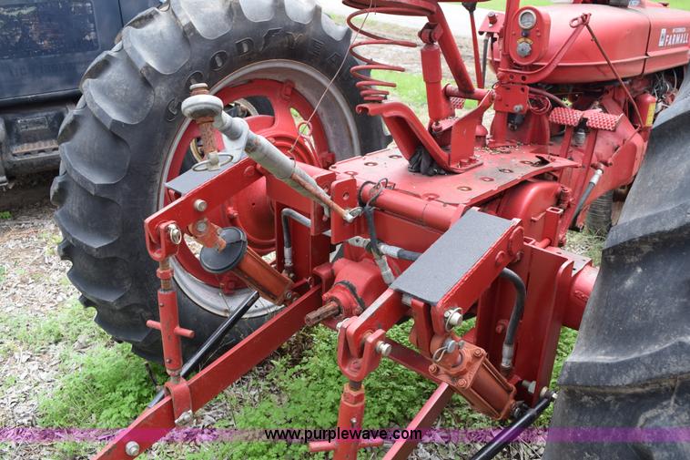 image for item E6304 1951 International Farmall H tractor