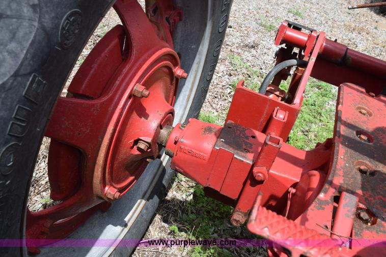 image for item E6304 1951 International Farmall H tractor