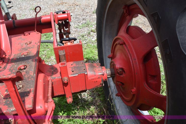 image for item E6304 1951 International Farmall H tractor