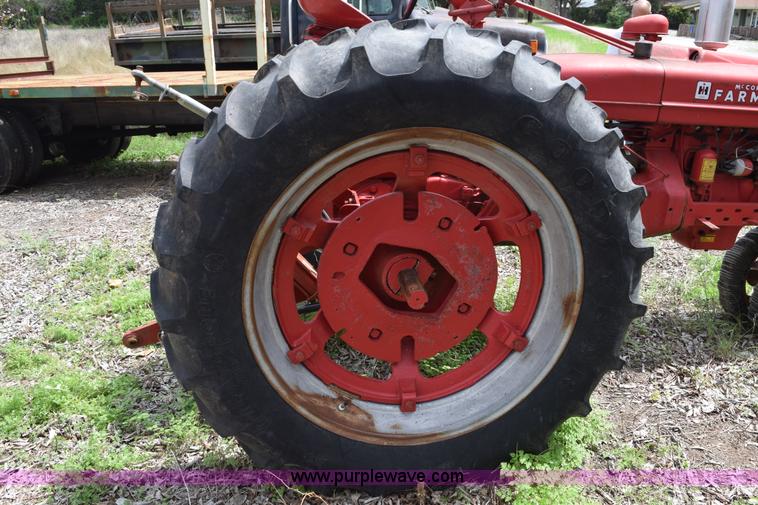 image for item E6304 1951 International Farmall H tractor