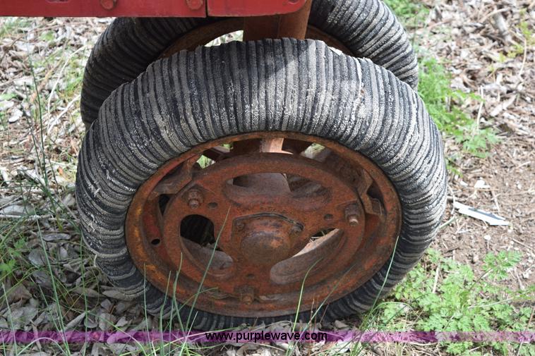 image for item E6304 1951 International Farmall H tractor