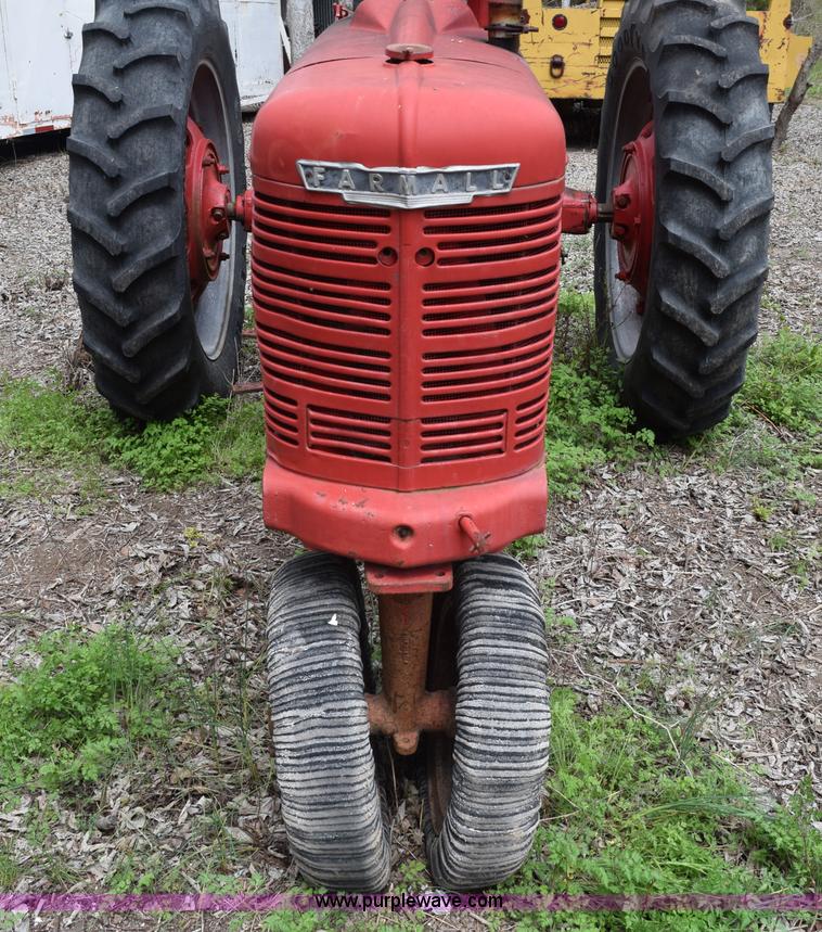 image for item E6304 1951 International Farmall H tractor