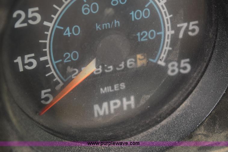 image for item E6306 1982 International 1754 flatbed truck