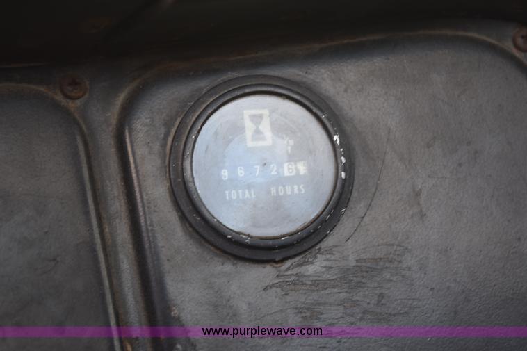 image for item E6306 1982 International 1754 flatbed truck