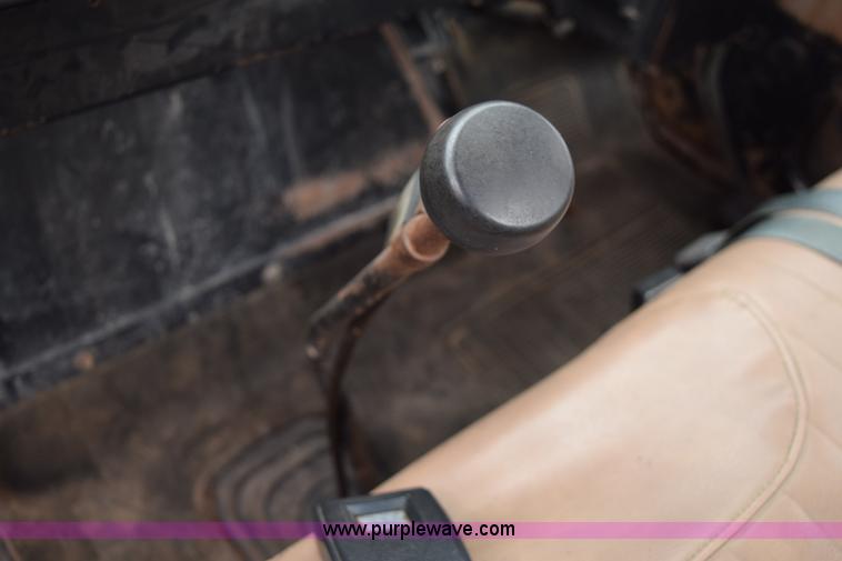 image for item E6306 1982 International 1754 flatbed truck