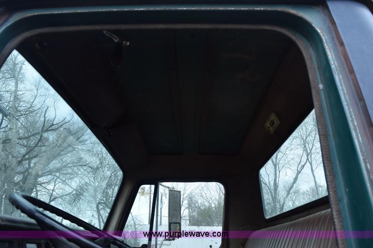 image for item E6306 1982 International 1754 flatbed truck