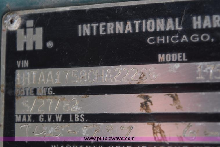 image for item E6306 1982 International 1754 flatbed truck