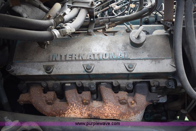 image for item E6306 1982 International 1754 flatbed truck