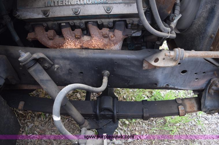 image for item E6306 1982 International 1754 flatbed truck