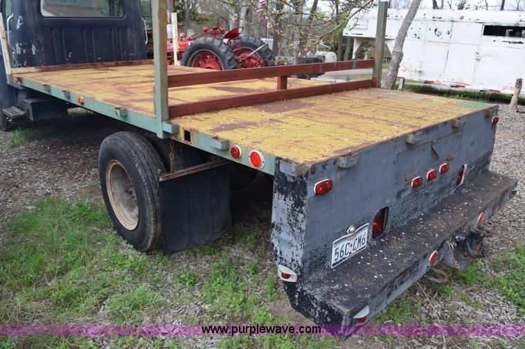 image for item E6306 1982 International 1754 flatbed truck