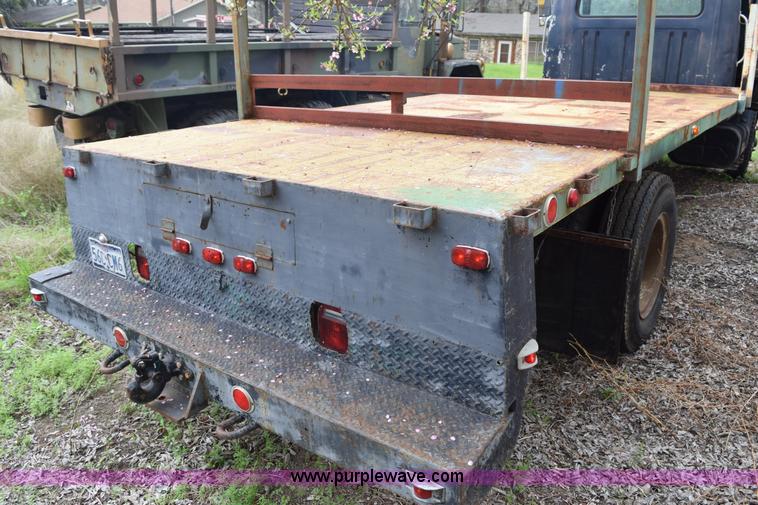 image for item E6306 1982 International 1754 flatbed truck