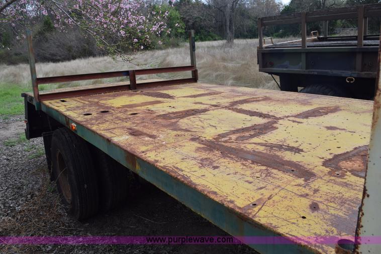 image for item E6306 1982 International 1754 flatbed truck