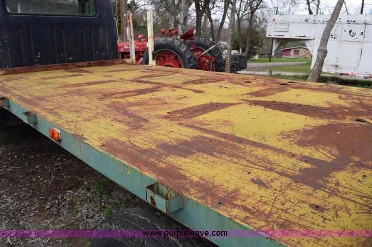 image for item E6306 1982 International 1754 flatbed truck