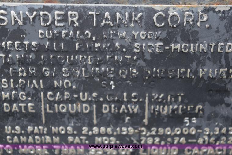 image for item E6306 1982 International 1754 flatbed truck