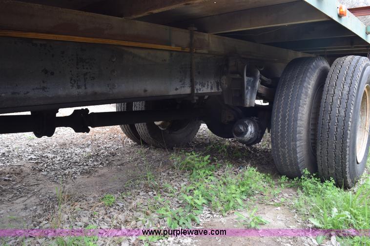 image for item E6306 1982 International 1754 flatbed truck