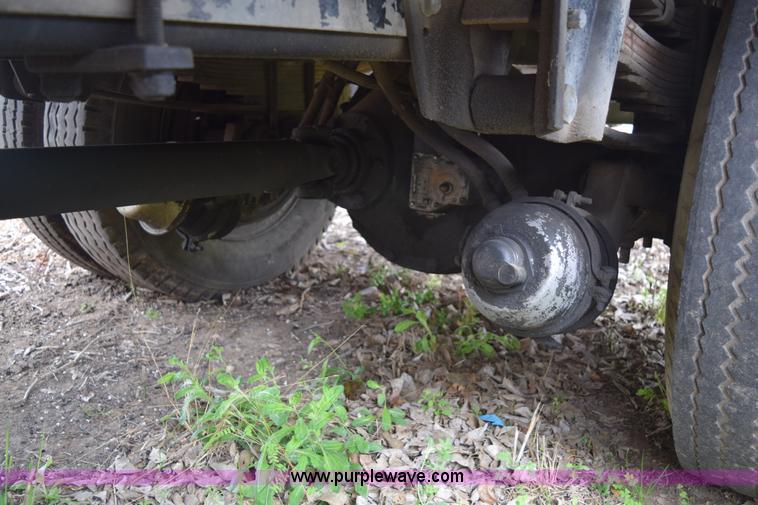 image for item E6306 1982 International 1754 flatbed truck