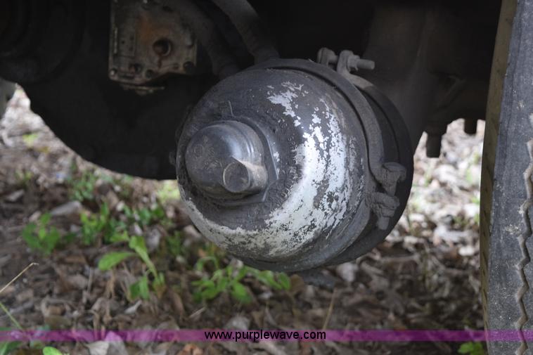 image for item E6306 1982 International 1754 flatbed truck