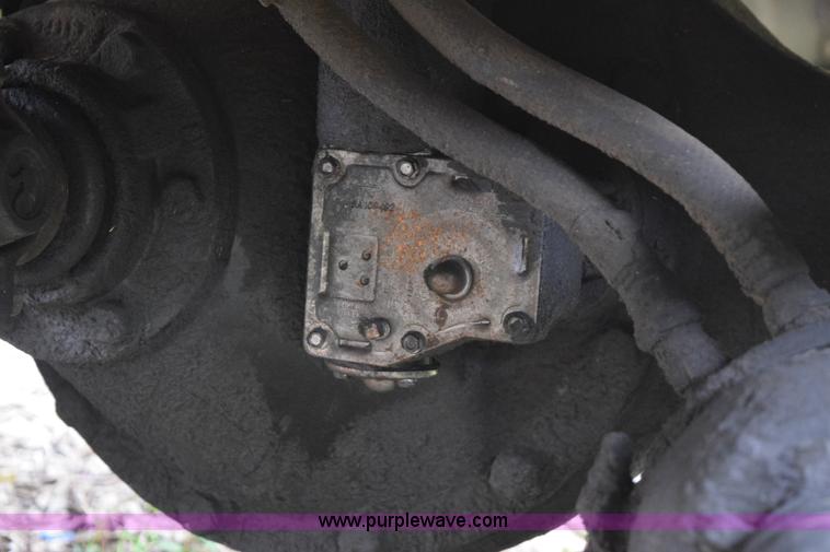 image for item E6306 1982 International 1754 flatbed truck