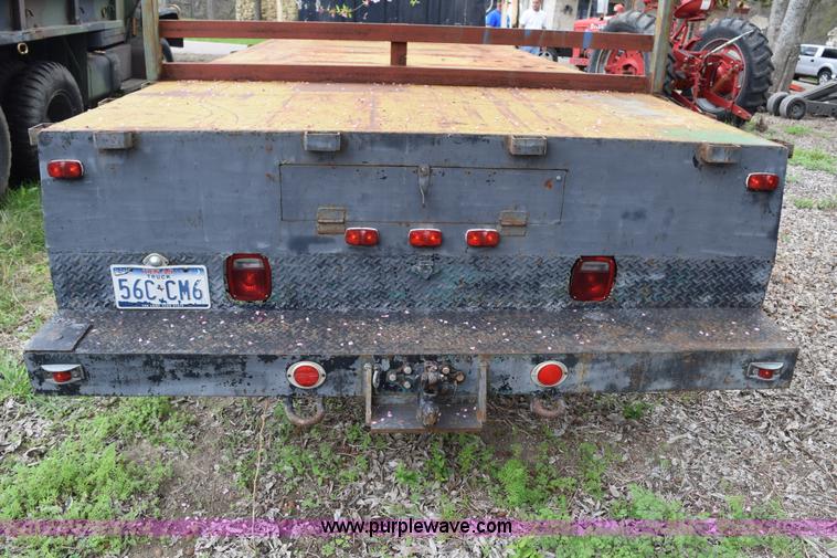 image for item E6306 1982 International 1754 flatbed truck