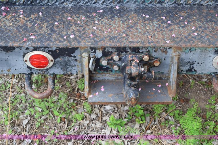 image for item E6306 1982 International 1754 flatbed truck