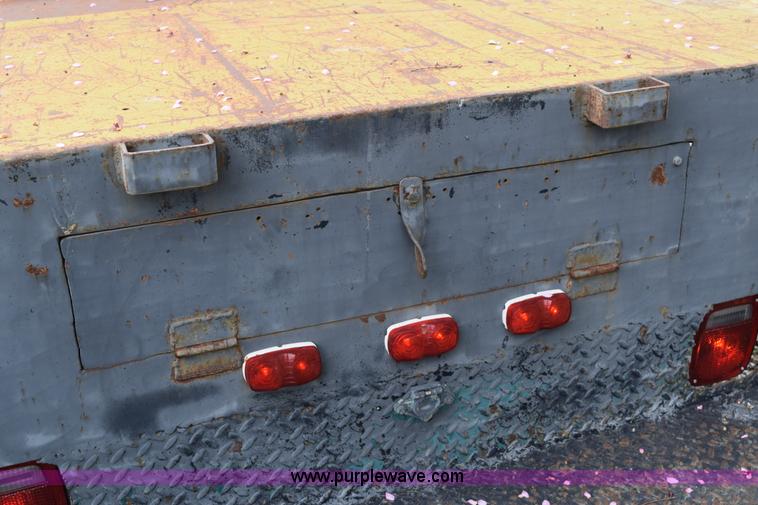 image for item E6306 1982 International 1754 flatbed truck