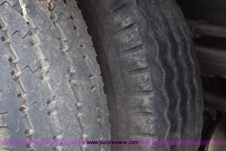 image for item E6306 1982 International 1754 flatbed truck